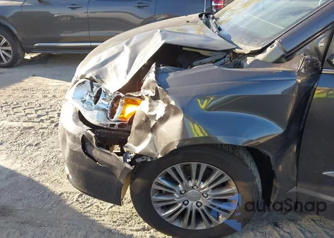 2015 Chrysler Town & Country Touring-L из США, поврежденный, VIN 2C4RC1CG3FR525890